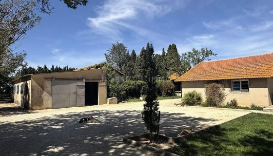 A louer MAISON  6 PIECES 197 M2  EYGUIERES