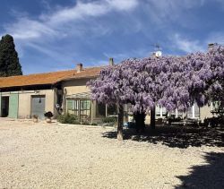 A louer MAISON  6 PIECES 197 M2  EYGUIERES