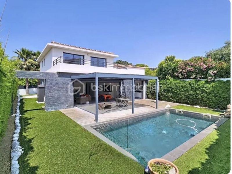 A louer MAISON  CONTEMPORAINE BORD DE MER SANARY SUR MER