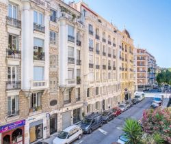 A louer APPARTEMENT T2 61 M2 BORD DE MER NICE
