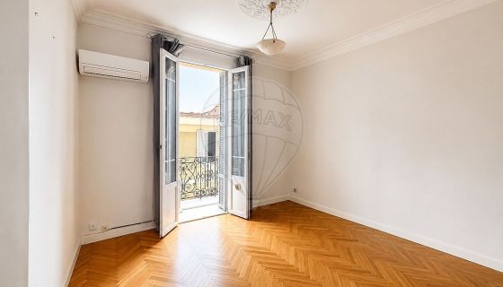 A louer APPARTEMENT T2 40 M2 BORD DE MER NICE
