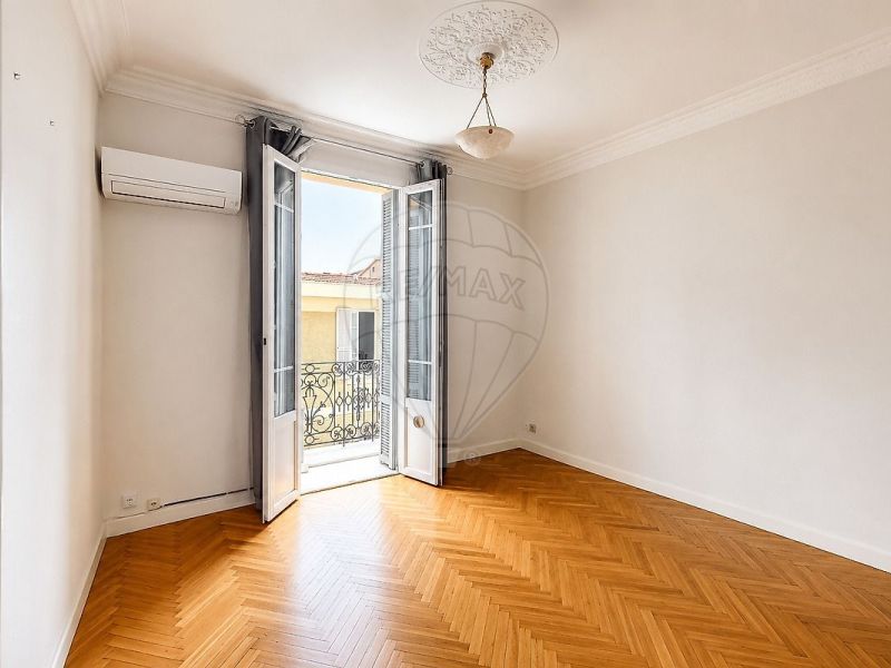 A louer APPARTEMENT T2 40 M2 BORD DE MER NICE