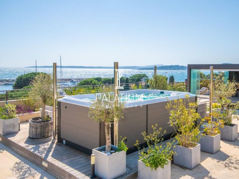 A vendre PENTHOUSE  177 M2 TERRASSE VUE MER SAINTE MAXIME