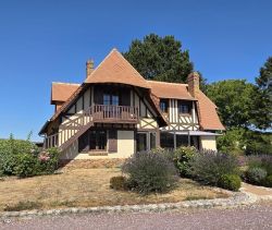 A vendre Maison de caract&egrave;re avec sous sol complet et grand s&eacute;jour