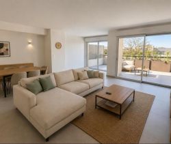 A louer APPARTEMENT T4 92 M2  NIMES