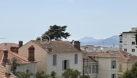 A louer APPARTEMENT T3 74 M2 TERRASSE BORD DE MER CANNES