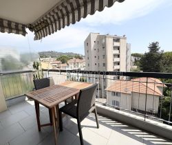 A louer APPARTEMENT T3 74 M2 TERRASSE BORD DE MER CANNES