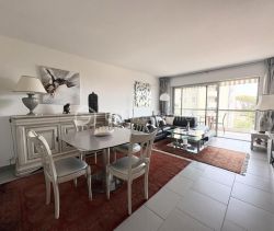 A louer APPARTEMENT T3 74 M2 TERRASSE BORD DE MER CANNES
