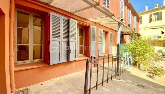 A louer APPARTEMENT DE PRESTIGE T3 62 M2 TERRASSE BORD DE MER CANNES