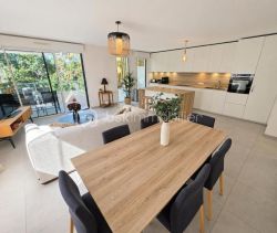 A louer APPARTEMENT T4 107 M2 TERRASSE BORD DE MER NICE