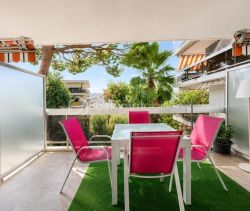 A louer STUDIO  33 M2 TERRASSE BORD DE MER ANTIBES