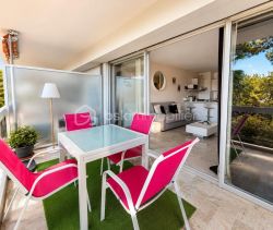 A louer STUDIO  33 M2 TERRASSE BORD DE MER ANTIBES