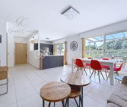 A louer APPARTEMENT DE PRESTIGE T3 73 M2 TERRASSE BORD DE MER MANDELIEU LA NAPOULE