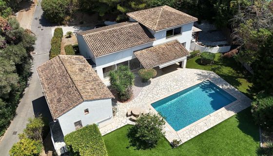 A louer LOFT  D'ARCHITECTE BORD DE MER ANTIBES