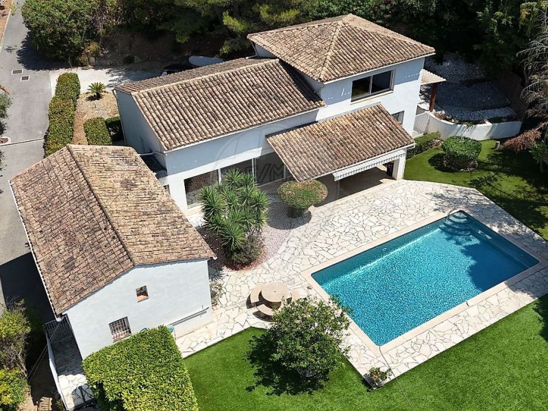A louer LOFT  D'ARCHITECTE BORD DE MER ANTIBES