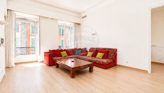 A louer APPARTEMENT T5 149 M2 BORD DE MER NICE