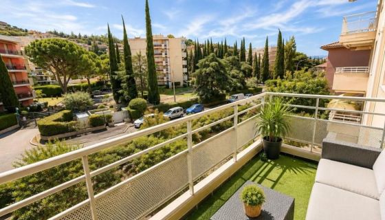 A louer APPARTEMENT T4 100 M2 TERRASSE BORD DE MER SAINT RAPHAEL