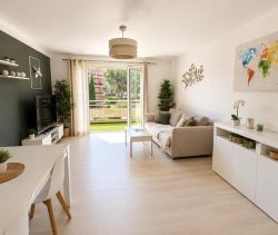 A louer APPARTEMENT T4 100 M2 TERRASSE BORD DE MER SAINT RAPHAEL