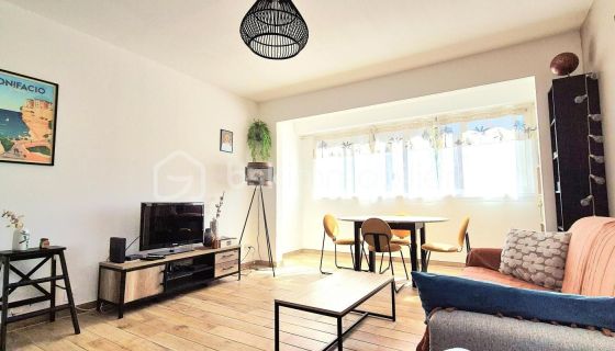 A louer APPARTEMENT T2 45 M2 BORD DE MER HYERES