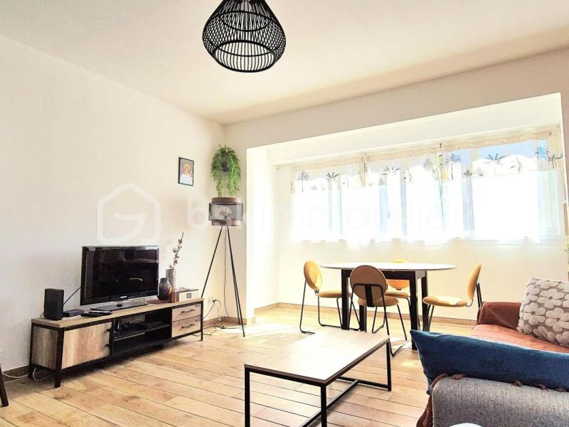 A louer APPARTEMENT T2 45 M2 BORD DE MER HYERES