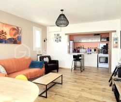 A louer APPARTEMENT T2 45 M2 BORD DE MER HYERES