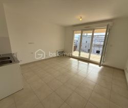 A louer APPARTEMENT T2 40 M2 TERRASSE BORD DE MER SETE