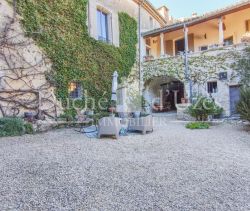 A louer MAISON  DE MAîTRE  UZES