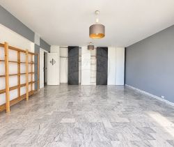 A louer APPARTEMENT T3 67 M2 TERRASSE BORD DE MER NICE