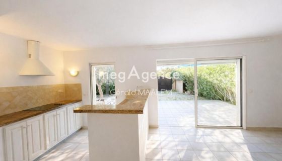 A louer APPARTEMENT T3 93 M2 TERRASSE BORD DE MER COGOLIN