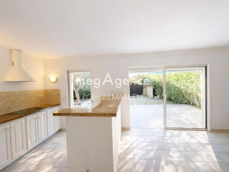 A louer APPARTEMENT T3 93 M2 TERRASSE BORD DE MER COGOLIN