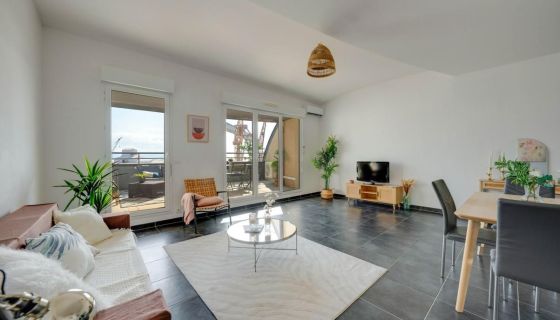 A louer APPARTEMENT T3 72 M2 TERRASSE BORD DE MER LA CIOTAT