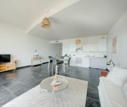 A louer APPARTEMENT T3 72 M2 TERRASSE BORD DE MER LA CIOTAT
