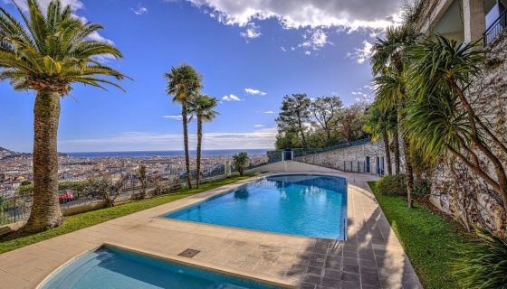 A louer APPARTEMENT DE PRESTIGE T3 81 M2 TERRASSE BORD DE MER NICE