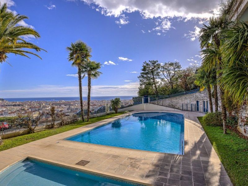 A louer APPARTEMENT DE PRESTIGE T3 81 M2 TERRASSE BORD DE MER NICE