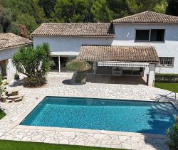 A louer LOFT  D'ARCHITECTE BORD DE MER ANTIBES