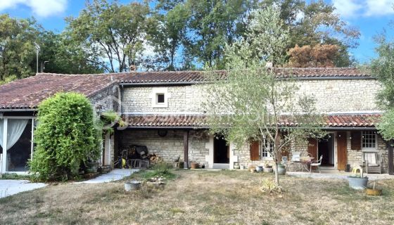 A vendre GîTE  SAINT SEVERIN SUR BOUTONNE