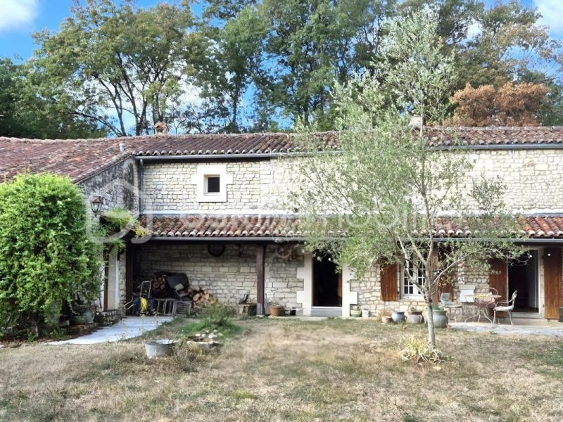 A vendre GîTE  SAINT SEVERIN SUR BOUTONNE