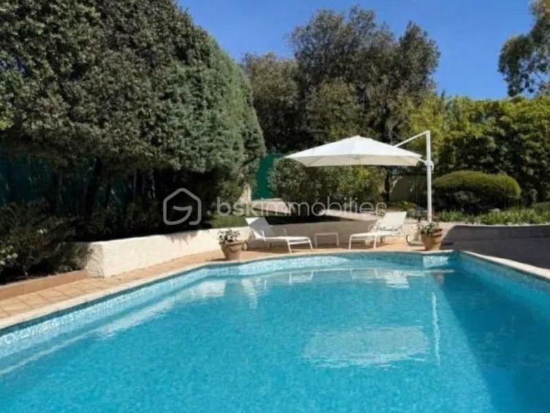 A louer MAISON  6 PIECES 182 M2  SAINT GELY DU FESC
