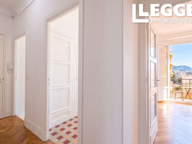 A louer APPARTEMENT DE PRESTIGE T2 56 M2 BORD DE MER NICE