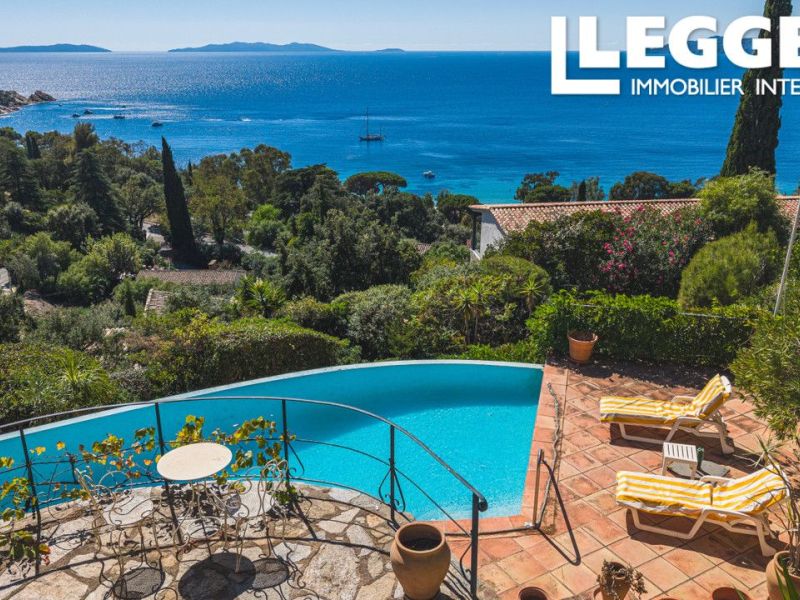 A louer MAISON  6 PIECES 165 M2 VUE MER LE LAVANDOU
