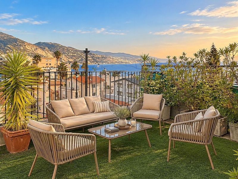 A louer APPARTEMENT T3 60 M2 TERRASSE BORD DE MER ROQUEBRUNE CAP MARTIN