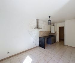 A louer APPARTEMENT T3 81 M2  NIMES