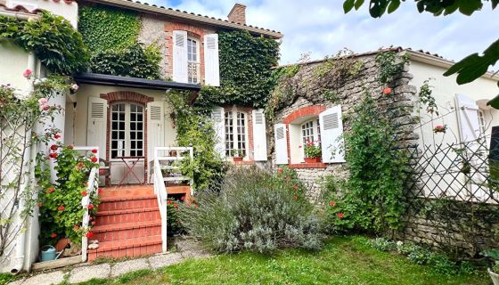 A vendre MAISON  9 PIECES 181 M2 BORD DE MER LONGEVILLE SUR MER