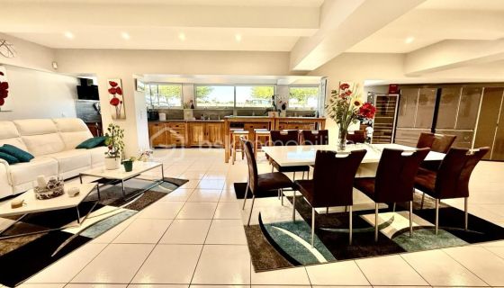 A louer APPARTEMENT DE PRESTIGE T5 193 M2 TERRASSE BORD DE MER ROYAN