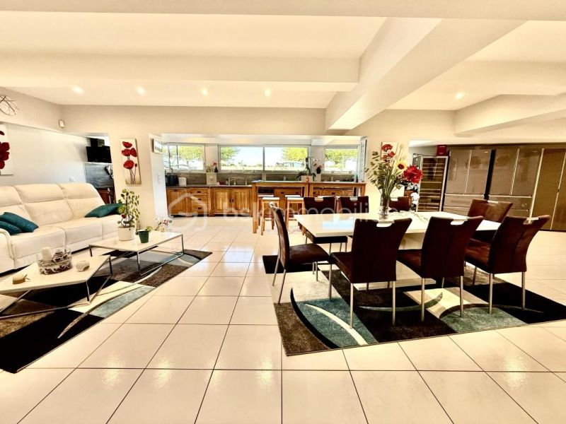 A louer APPARTEMENT DE PRESTIGE T5 193 M2 TERRASSE BORD DE MER ROYAN