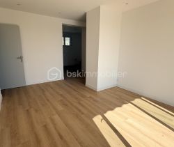 A louer APPARTEMENT T4 74 M2 BORD DE MER TOULON