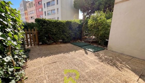 A louer STUDIO  30 M2 TERRASSE BORD DE MER LE CAP D AGDE
