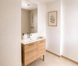 A louer APPARTEMENT T4 81 M2 TERRASSE BORD DE MER ANTIBES