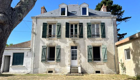 vente Maison de Maître entre plage & bourg à Groix