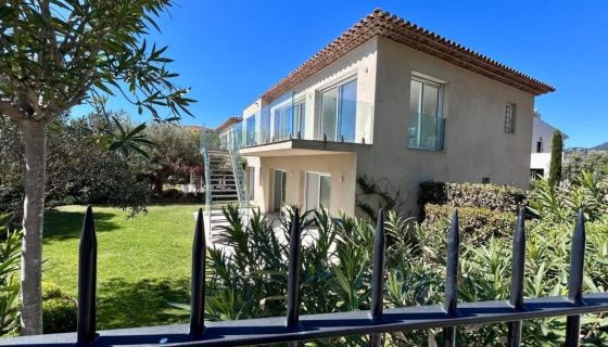 A louer MAISON  CONTEMPORAINE VUE MER CAVALAIRE SUR MER